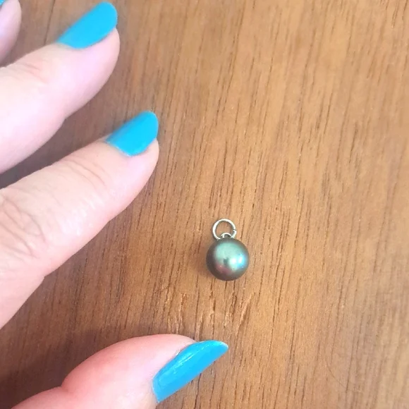 Genuine Tahitian Peacock Pearl Pendant - Picture 2 of 7